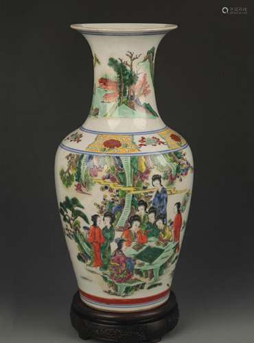 FAMILLE VERTE CHINESE STORY PATTERN PORCELAIN VASE