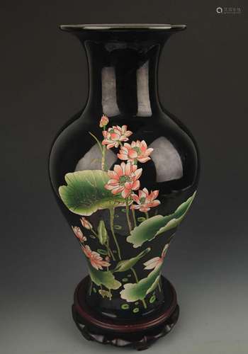 FAMILLE ROSE LOTUS PATTERN GUAN YIN VASE