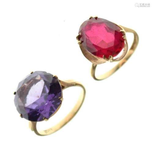 9ct gold ring set synthetic oval cut ruby