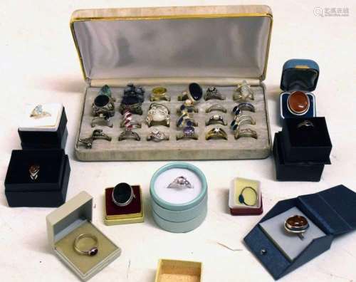Collection of mainly silver rings