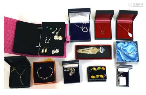 Quantity of silver and other costume jewellery