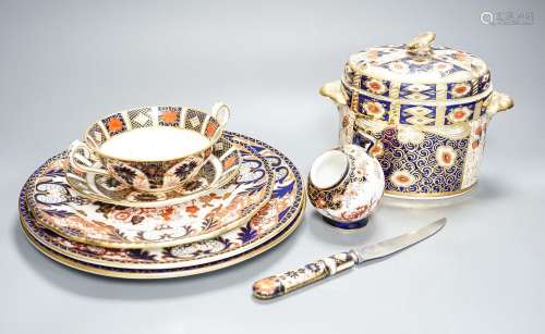 Royal Crown Derby tableware, including pair of dinner plates...