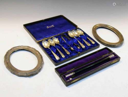 Cased set of Victorian silver teaspoons and tongs, Edward VI...
