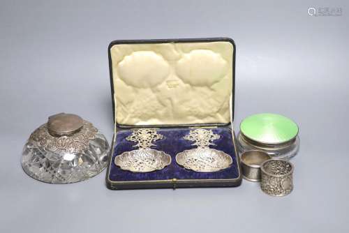 A glass silver mounted inkwell, 2 napkin rings boxed silver ...