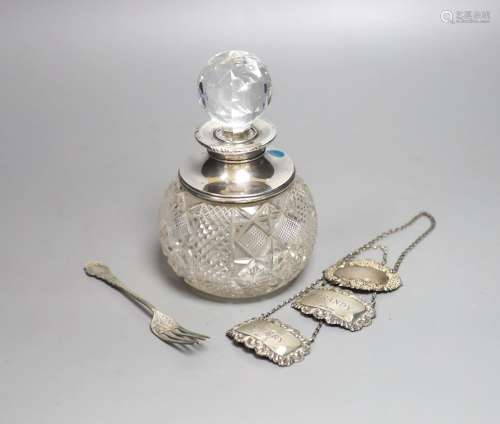 A George V silver mounted cut glass scent bottle with stoppe...