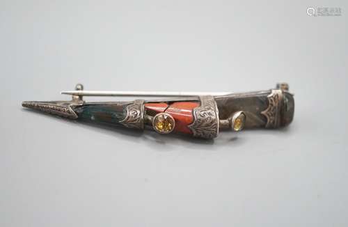 A Victorian Scottish silver and agate dirk brooch, (a.f.), 5...