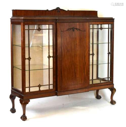 Early 20th Century mahogany breakfront display cabinet