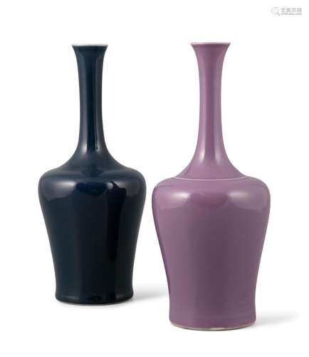 A NEAR PAIR OF MALLET SHAPED PORCELAIN VASES China, Modern, ...