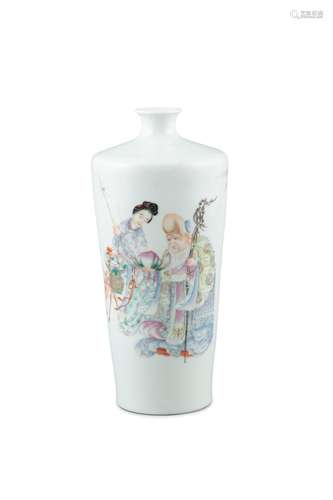 A FAMILLE ROSE PALETTE ‘MAGU AND SHOULAO’ PORCELAIN SLEEVE V...