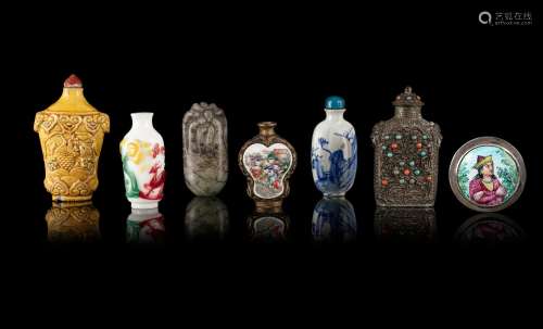 A GROUP OF SIX (6) SNUFFBOTTLES INCLUDING A JADE ONE China, ...
