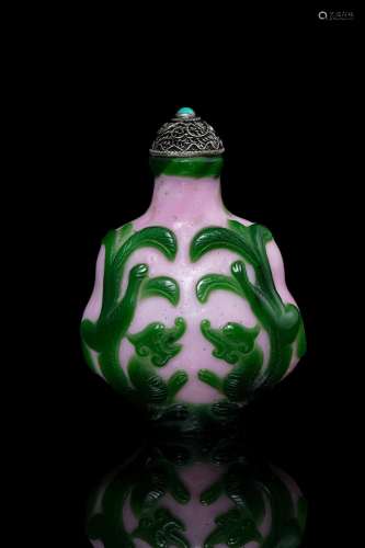 A GREEN OVERLAY PINK GLASS ‘DRAGON’ SNUFFBOTTLE China, Moder...