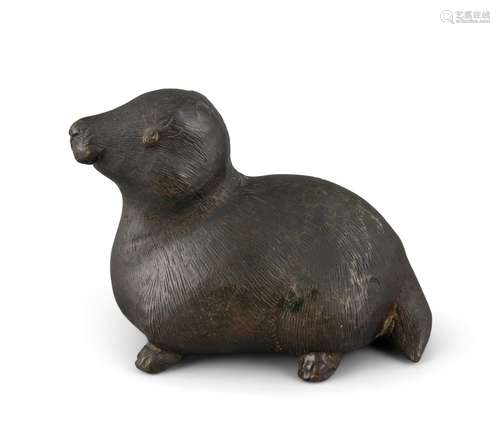 A BRONZE MODEL OF A SEA LION Japan, Taisho to Showa L: 9,5 c...