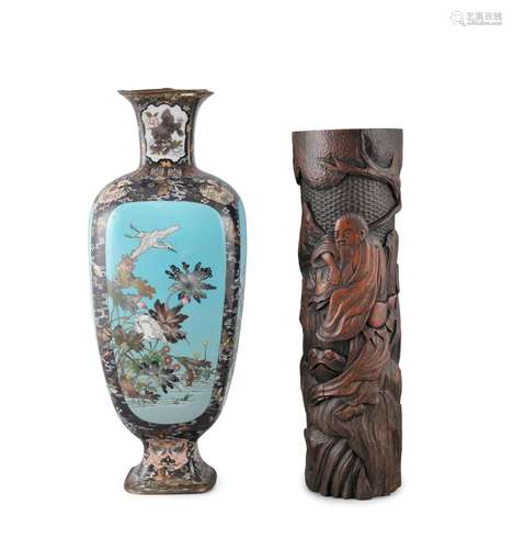 A GROUP OF TWO (2) JAPANESE PIECES Japan, Taisho to Showa It...