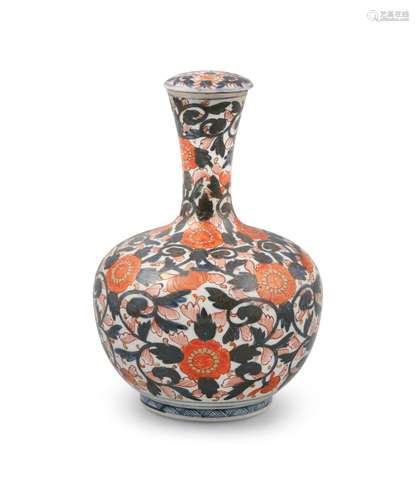 AN IMARI LIDDED PORCELAIN BOTTLE VASE Japan, Circa 1900s H: ...