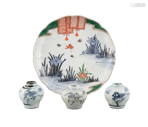 A GROUP OF FOUR (4) ASIAN PIECES Japan and possibly Korea, 1...