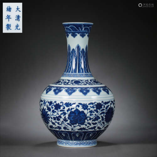 QING DYNASTY GUANGXU BLUE AND WHITE VASE WITH LONG NECK