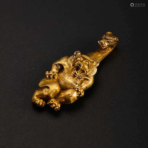 CHINESE HAN DYNASTY PURE GOLD BEAR BELT HOOK