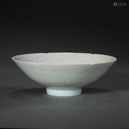 SOUTH SONG DYNASTY HUTIAN WARE GREEN GLAZE CARVED FLOWER PAT...