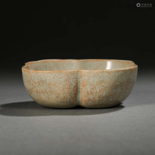 CHINESE SONG DYNASTY IMPERIAL WARE GREEN GLAZE FLOWER SHAPE ...