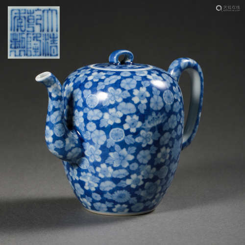 BLUE AND WHITE EWER, QIANLONG PERIOD, QING DYNASTY