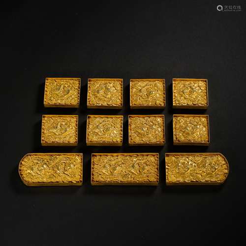 A GROUP OF CHINESE LIAO DYNASTY PURE GOLD BELT PLATE