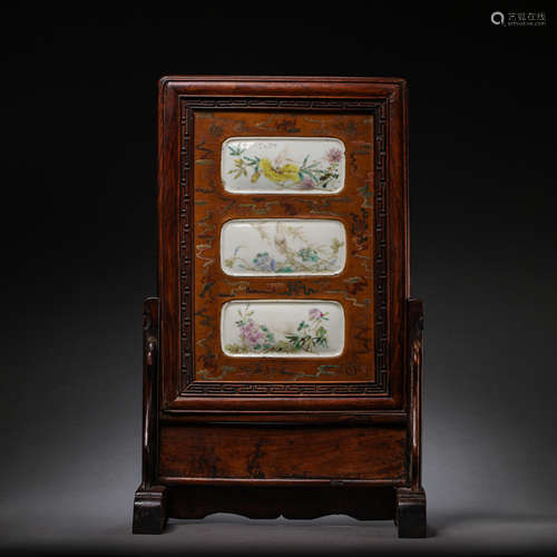 CHINESE ROSEWOOD INLAID PORCELAINS TABLE SCREEN, QING DYNAST...