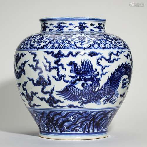 CHINESE MING DYNASTY BLUE AND WHITE DRAGON POT