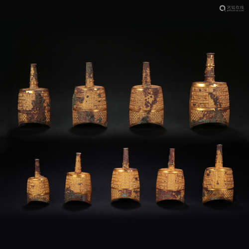 A GROUP OF CHINESE HAN DYNASTY BRONZE GILT CHIME BELLS