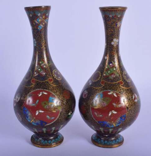 A LOVELY PAIR OF LATE 19TH CENTURY JAPANESE MEIJI PERIOD CLO...