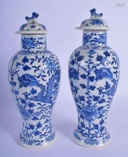 A PAIR OF 19TH CENTURY CHINESE BLUE AND WHITE VASES AND COVE...