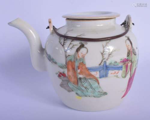 AN EARLY 20TH CENTURY CHINESE FAMILLE ROSE TEAPOT AND COVER ...