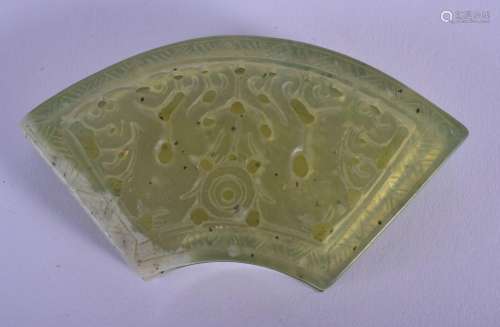 AN UNUSUAL EARLY 20TH CENTURY CHINESE WATER JADE BOX AND COV...