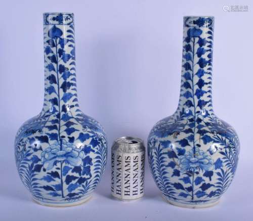 A LARGE PAIR OF 19TH CENTURY CHINESE BLUE AND WHITE PORCELAI...