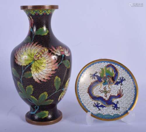 AN EARLY 20TH CENTURY CHINESE CLOISONNÉ ENAMEL FLOWER VASE o...