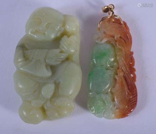 AN EARLY 20TH CENTURY CHINESE GOLD MOUNTED JADEITE PENDANT L...