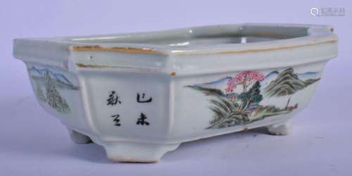 AN EARLY 20TH CENTURY CHINESE PORCELAIN PLANTER Late Qing/Re...