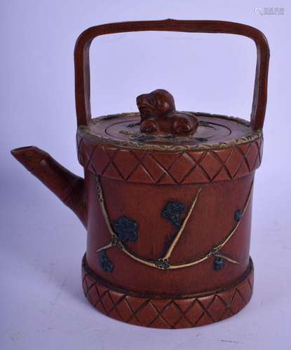 AN EARLY 20TH CENTURY CHINESE YIXING POTTERY TEAPOT AND COVE...