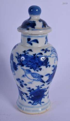 A SMALL 19TH CENTURY CHINESE BLUE AND WHITE PORCELAIN VASE A...