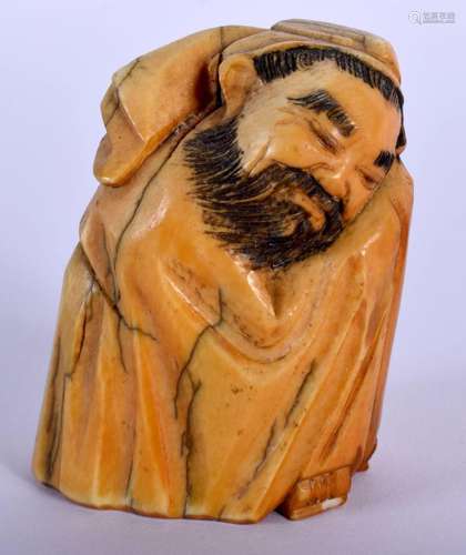 A LATE 19TH CENTURY CHINESE CARVED IVORY FIGURE OF A SCHOLAR...