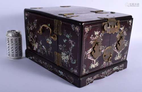 A FINE 19TH CENTURY CHINESE MOTHER OF PEARL INLAID TRAVELLIN...