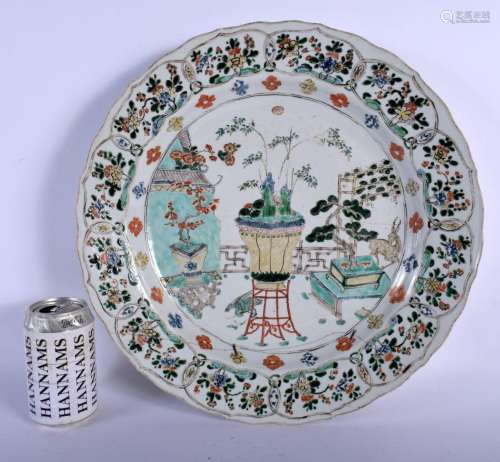 A LARGE 17TH CENTURY CHINESE FAMILLE VERTE PORCELAIN CHARGER...