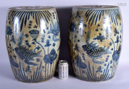 A PAIR OF CHINESE BLUE AND WHITE PORCELAIN BARREL GARDEN SEA...