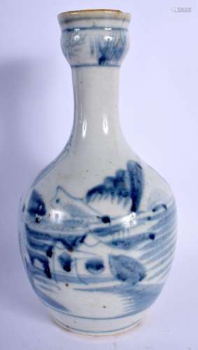 AN 18TH CENTURY CHINESE BLUE AND WHITE PORCELAIN GUGLET Qian...