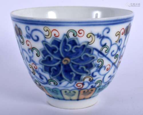 A CHINESE DOUCAI PORCELAIN TEABOWL 20th Century. 7.25 cm wid...