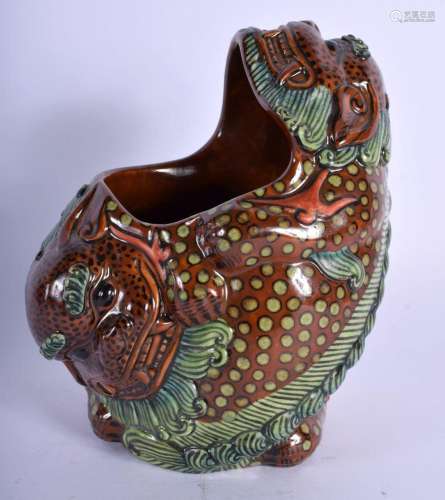 A RARE 19TH CENTURY CHINESE PORCELAIN DOUBLE FOO DOG BRUSH W...