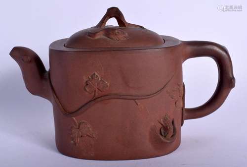 AN EARLY 20TH CENTURY CHINESE YIXING POTTERY TEAPOT AND COVE...