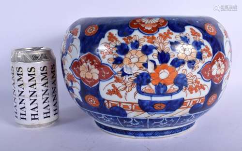 A 19TH CENTURY JAPANESE MEIJI PERIOD IMARI BOWL painted with...