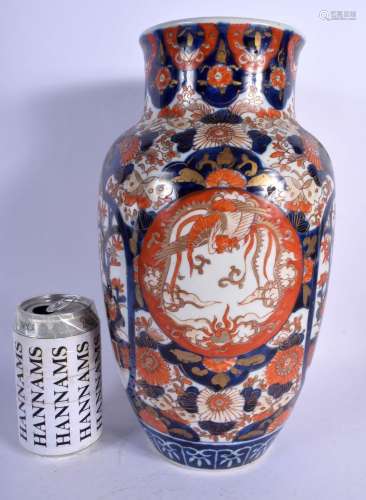 A 19TH CENTURY JAPANESE MEIJI PERIOD IMARI VASE painted with...