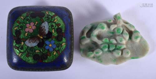 AN EARLY 20TH CENTURY CHINESE CARVED JADE ITE FRUITING LEAF ...