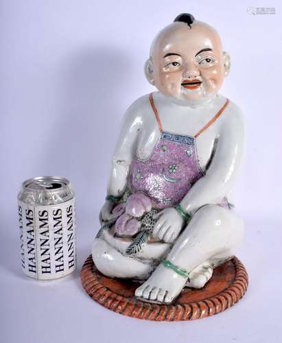 A LARGE EARLY 20TH CENTURY CHINESE FAMILLE ROSE PORCELAIN FI...